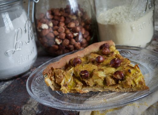 Quiche fondante aux poireaux, curry et tempeh